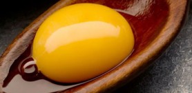 Cách dưỡng trắng da mặt tự nhiên với trứng gà