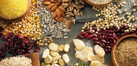 Dưỡng da trắng mịn với bí quyết từ đậu