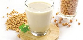 Lợi ích làm đẹp da từ sữa đậu nành