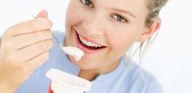 Mách nhỏ cách làm trắng da mặt với sữa chua