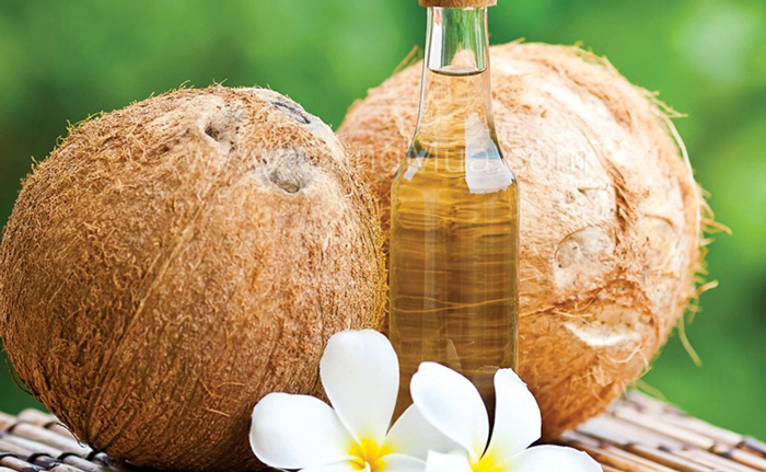 Bí quyết chăm sóc da nhạy cảm 5: Làm ẩm da với dầu dừa