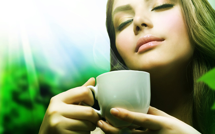 Bí quyết chăm sóc da nhạy cảm 9: Tập thói quen uống trà xanh