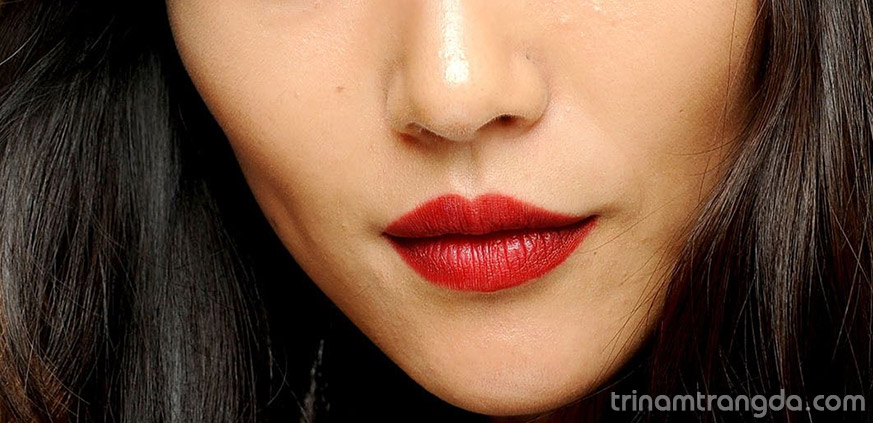 Sử dụng son đậm giúp bạn troogn quyền lực và quyến rũ "chết người"