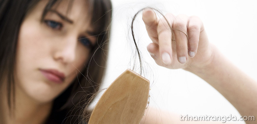Tránh xa đường và các thực phẩm dễ làm tóc gãy rụng