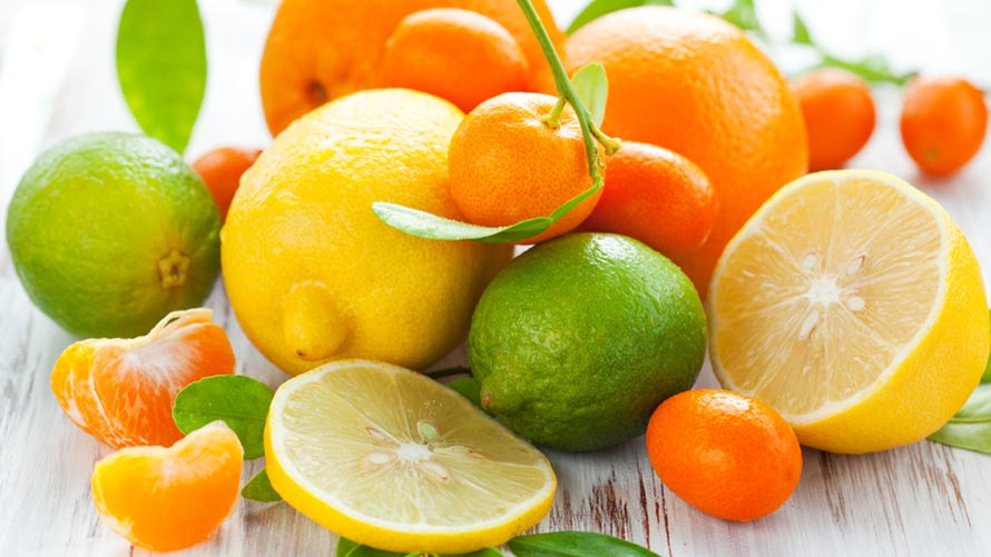 Tinh Chất - Serum Vitamin C thường được chiết xuất từ cam và chanh